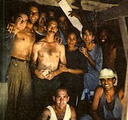 Foto del grupo que trabajó en la limpieza de escombros en la casa de Cuba no. 4