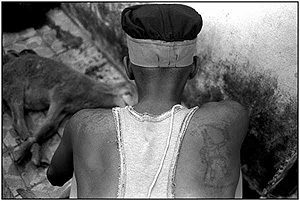 Foto de Pablo Cabado: La comida de los santos (La Habana, 1994)