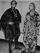 Hugo de Soto junto a Mrs. Berenice Kent en la apertura de una galería de arte